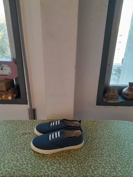 Vendo Sapatilhas de Criança INEXTENSO muito bonitas novas