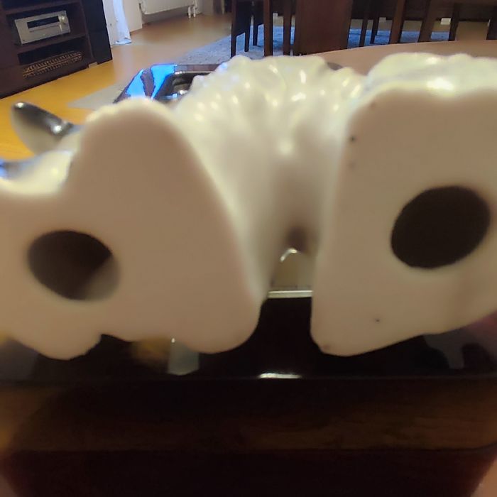 Stara sygnowana figurka psa terierr Goebel ?