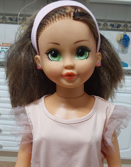 BONECA GRANDE,ANTIGA E RESISTENTE.Casa,Criança,Decoração,Colecção.