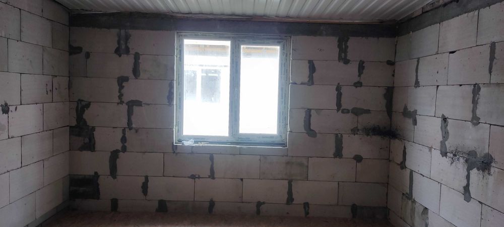 Продається двоповерховий гараж у Святопетрівському