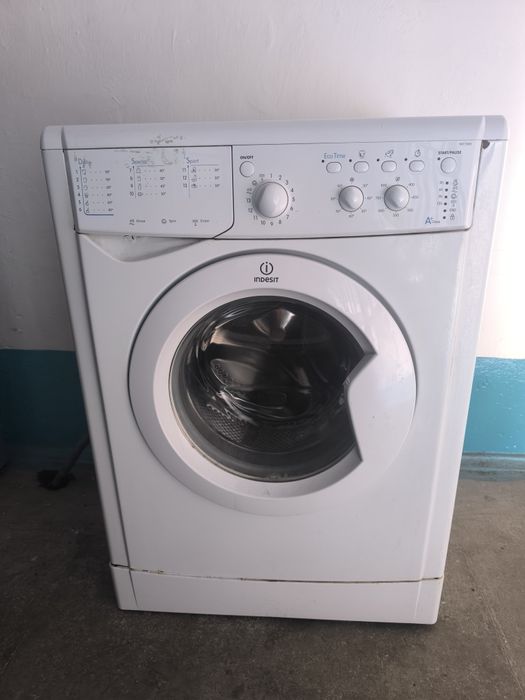 Пральна машина indesit.