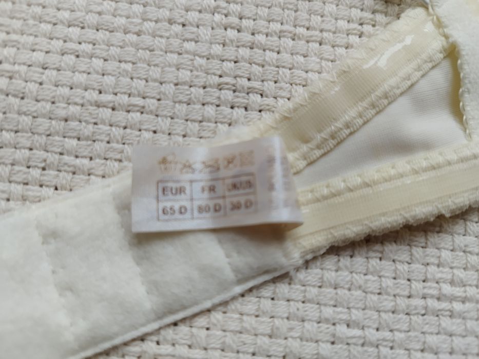 Piękny biustonosz ecru Dalia r. 65D