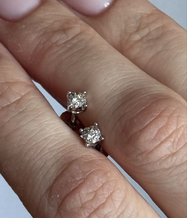 Пусети з білого золота з діамантами