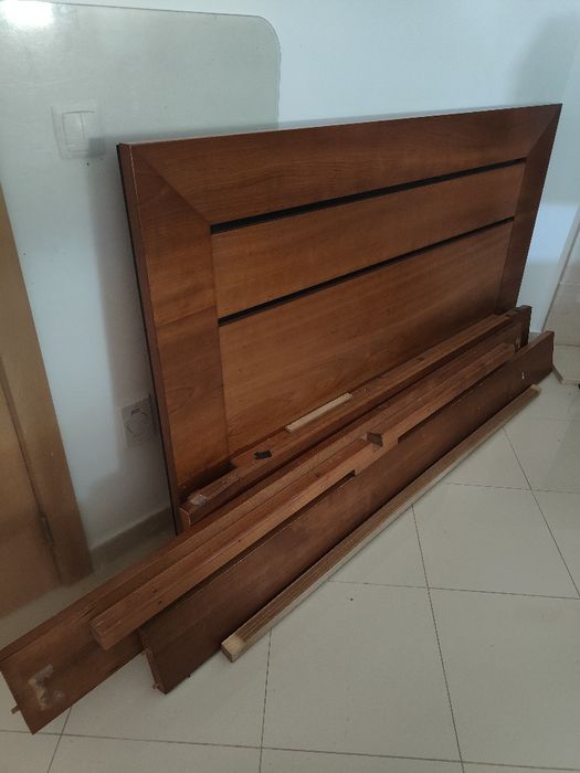 Cama de casal em excelente estado