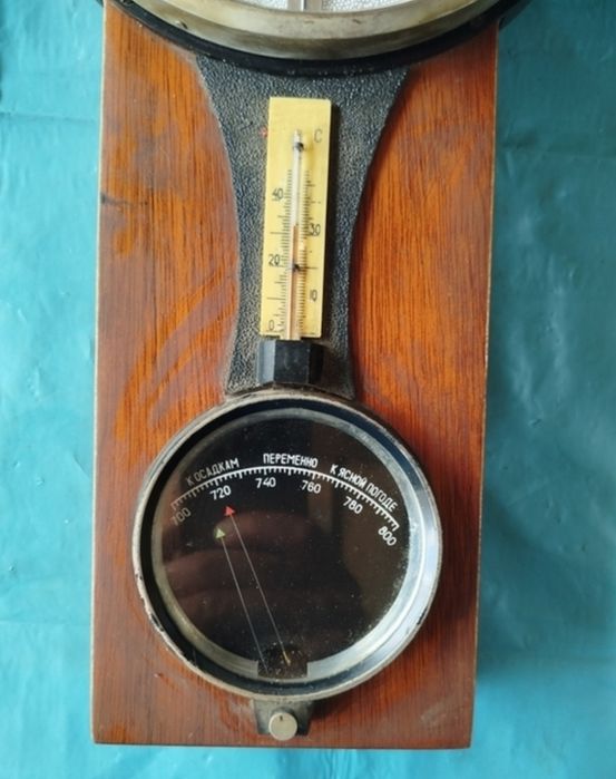 Продам Барометр с часами СССР