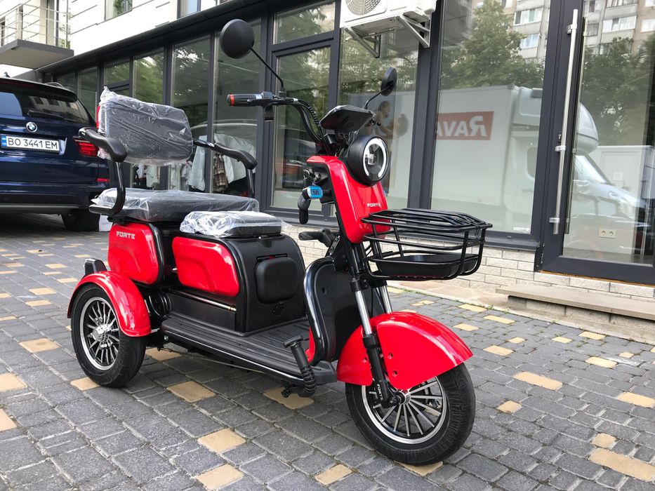 Електроскутер трьохколісний