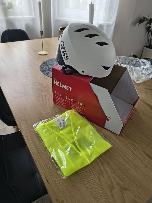 Sprzedam nowy kask Kellys z kamizelką.
