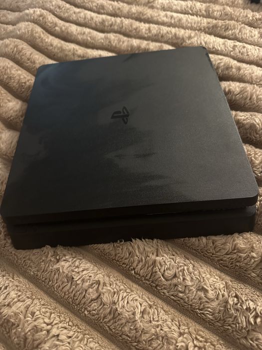 Продам ps4 slim, 1 tb, орігінальний геймпад,