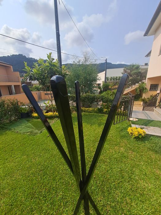 Cabide lacado a preto