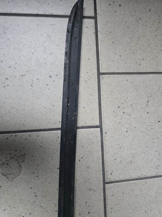 Listwa Szyby Przedniej Zgarniacz Szyby Ford Focus MK3