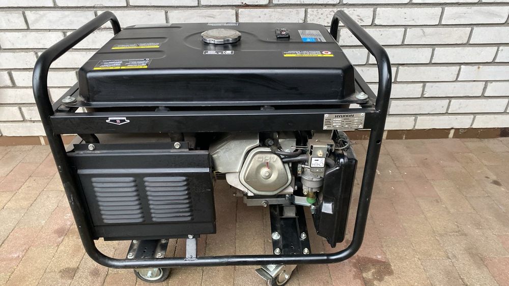 Бензиновий генератор Hyundai HHY9000FE