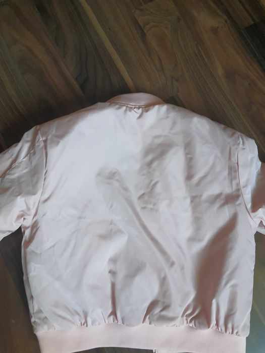 Бомбер на дівчинку