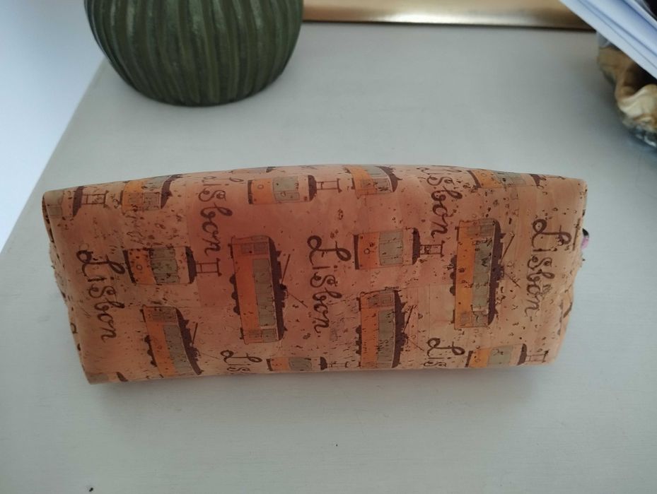 Cortiça bolsa e caixa óculos novas