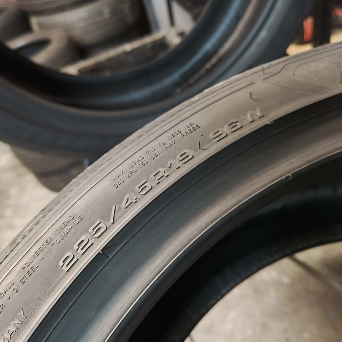 225/45/19 XL Sprzedam parę opon letnich Goodyear