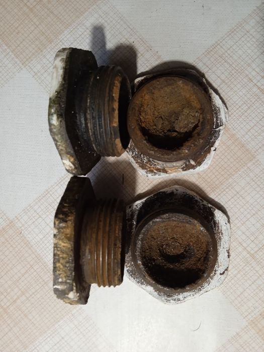 4  Заглушки для чугунных батарей.