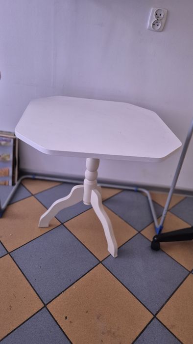 Stolik kwadratowy drewniany biały