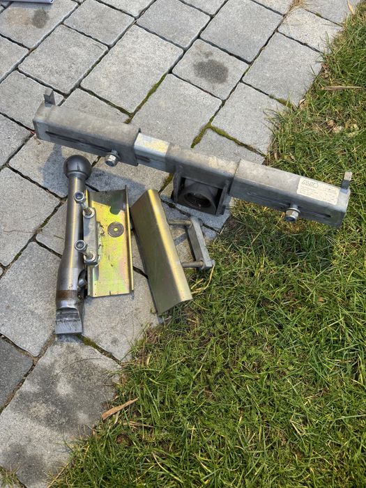 Adapter do haka holowniczego przyczepy kempingowej