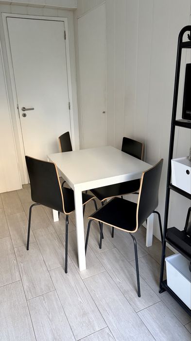 Mesa extensível + 4 cadeiras