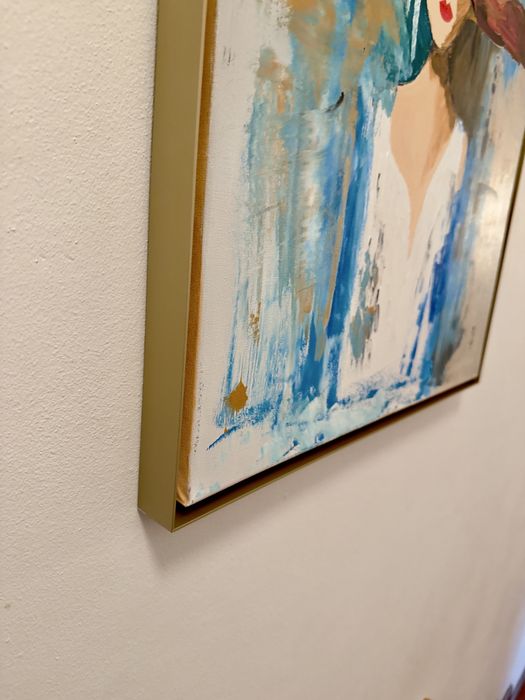 Elegância Moderna – Tela Pintada à Mão com Moldura Dourada (52x52 cm)