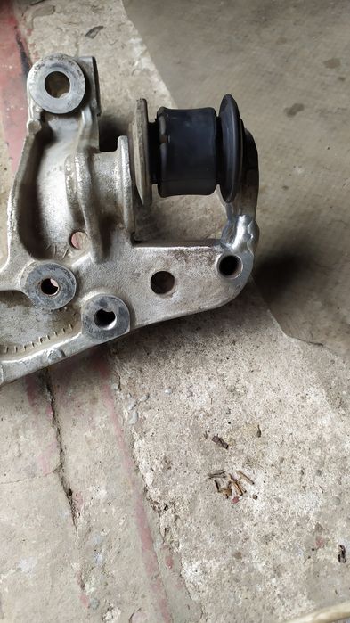 Кронштейн правый 1K0199296E (VW) переднего подрамника VW GOLF PLUS 5