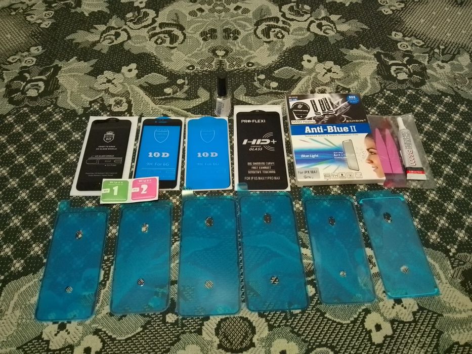 Набор защитних стёкол,плёнок на телефоны iPhone+гель цена за весь лот.