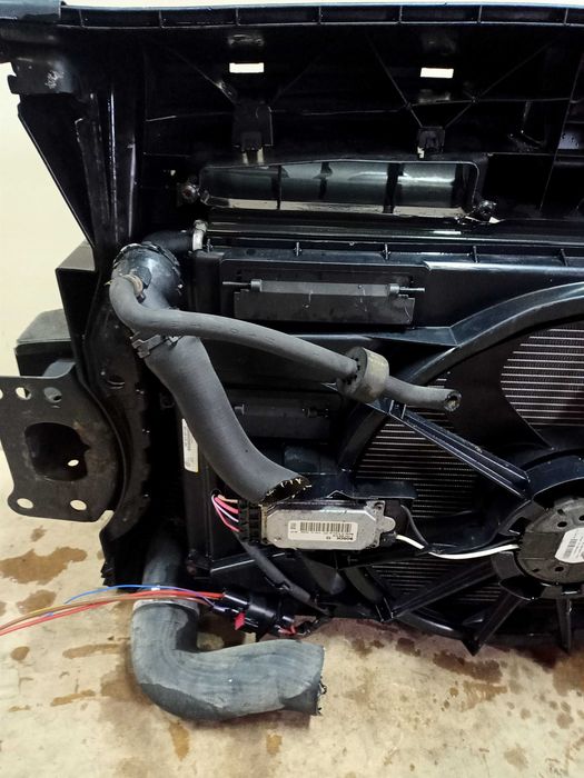 VW Volkswagen Caddy 3 Touran 2  FL lift pas przód przedni wzmocnienie
