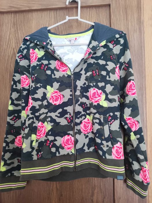 Roupa juvenil para menina