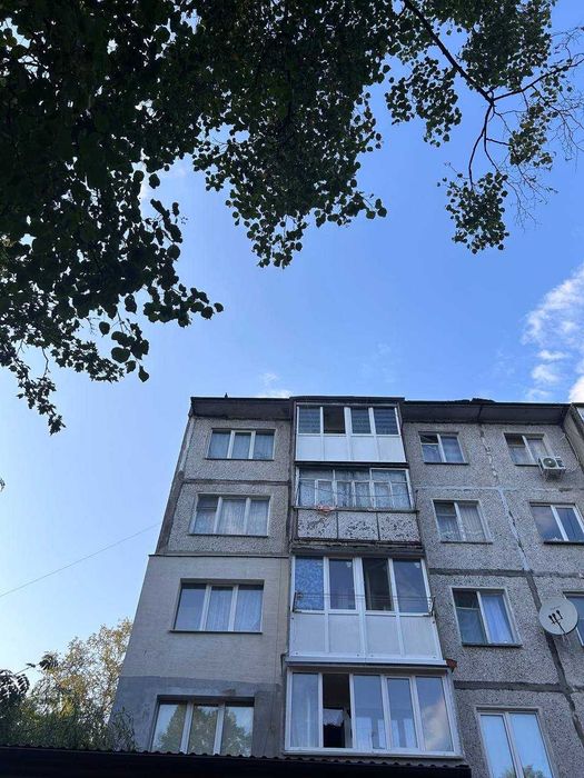 2-кімнатна квартира  центрі по вул. Коденка