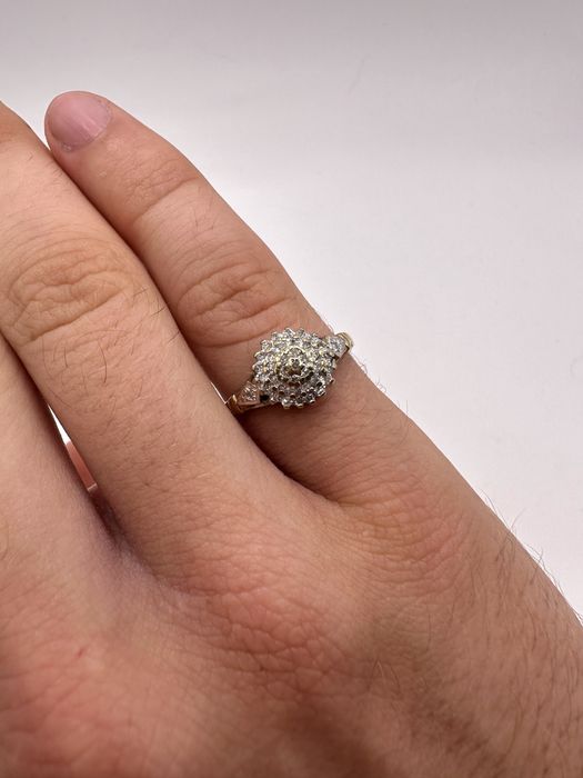 Złoty pierścionek z diamentami 0,25ct