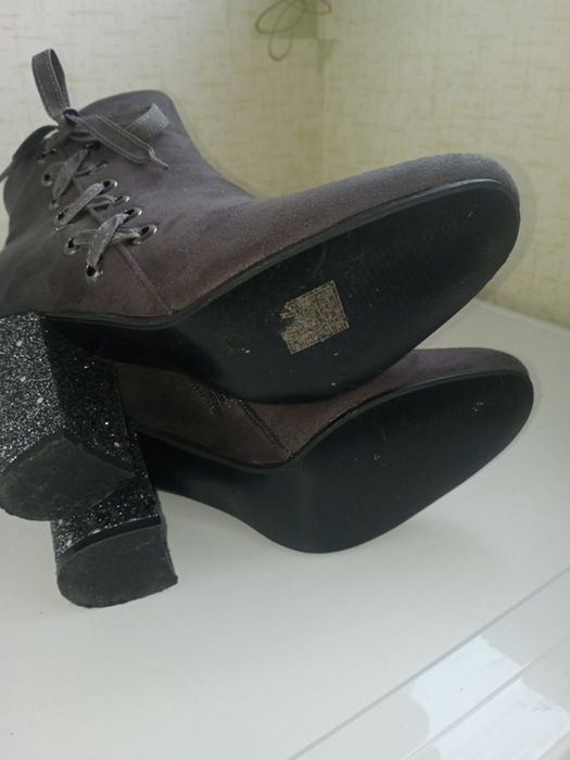 Чобітки  жіночі 40 розмір