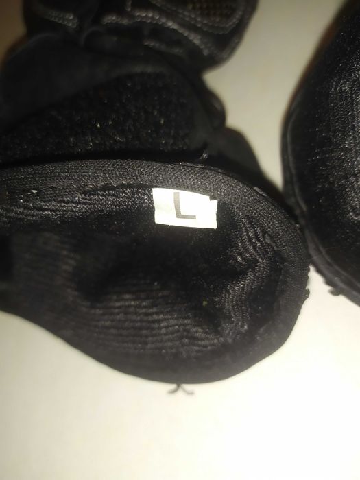 Мотоперчатки кожа с защитой суставов и пальцев.