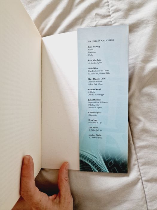 Livro Anjos e Demónios de Dan Brown, Bertrand Editora
