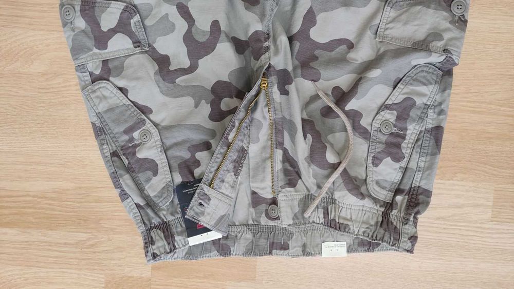 Продам Карго-брюки - Levis-розм-L. Оригінал.Нові.