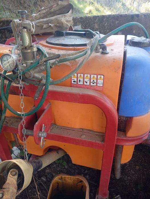 Vendo pulverizador de 300 litros