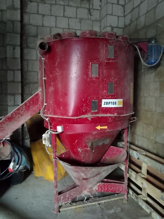 Mieszalnik pasz zuptor 1500 kg