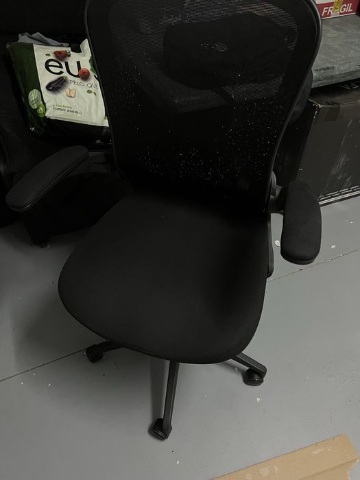 Vendo 2 cadeiras escritorio e  1 cadeirao