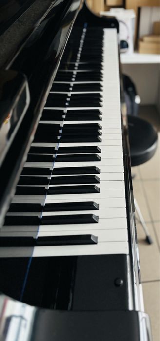 Piano K. Kawai preto