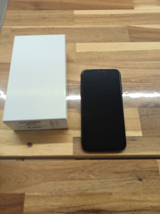 Iphone 11 64G + auricar bluetooth