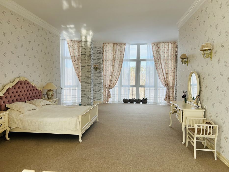 Світлий та в гарному місці будинок Дахнівка