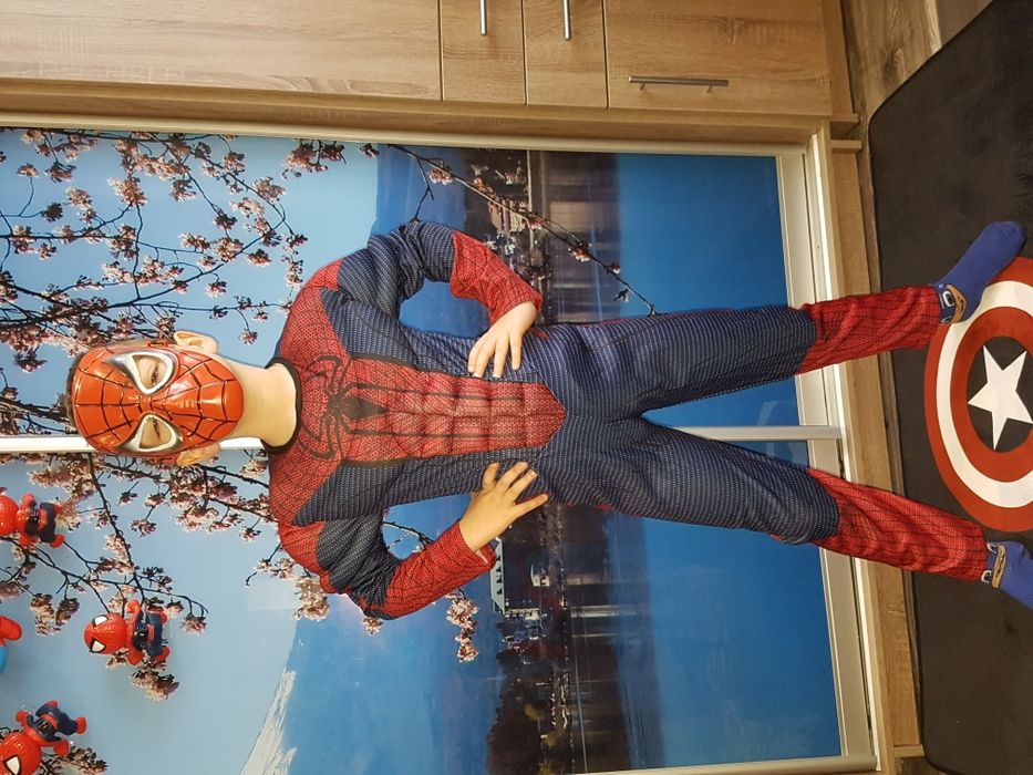 Костюм Спайдермена с мускулами,ростовка 4-8лет,новый + маска.