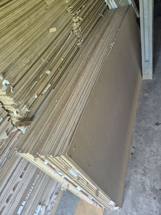 Płyta MDF 19, 8mm oraz HDF 3mm.
