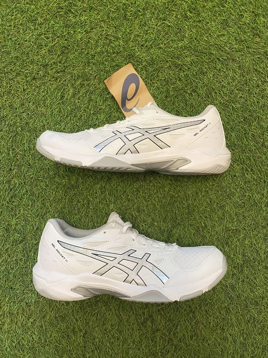 Волейбольні кросівки asics