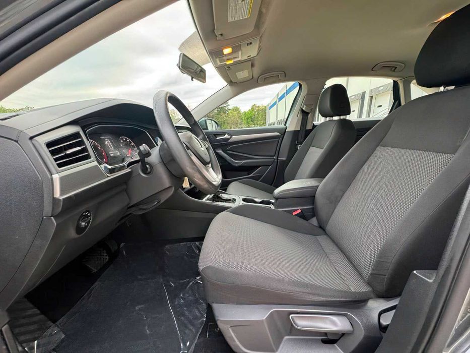 Volkswagen Jetta SE      2020
