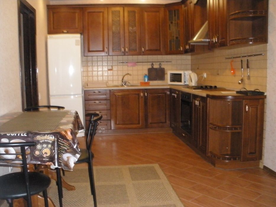 243 Здаю подобово 1-ну кімнатну квартиру біля парка відпочинку Центр