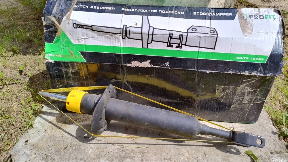 Амортизатор передній Audi A4 1995-2005 Profit новий