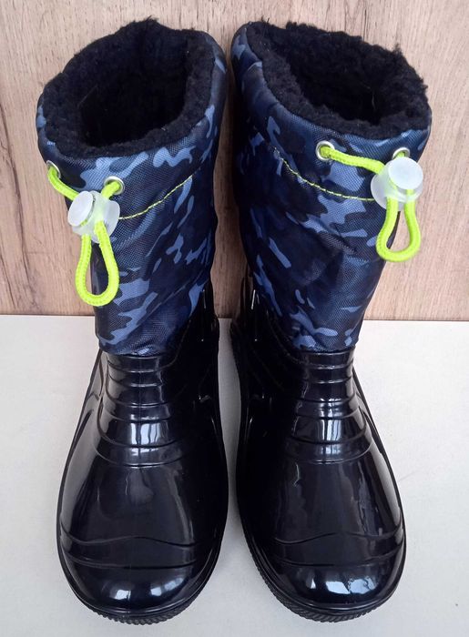 Нові дитячі чобітки, теплі непромокаємі черевики чорні, зима демі р 31