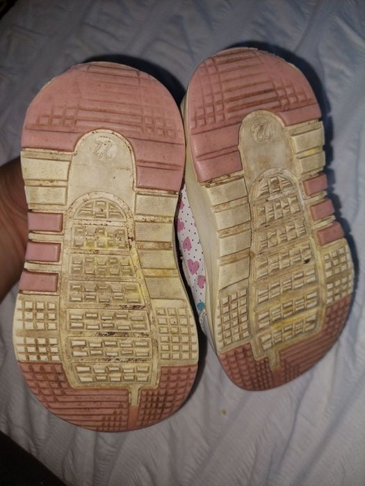 Кросівки дитячі)))