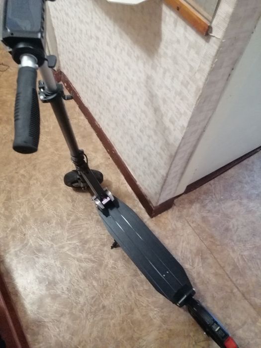 Єлектросамокат..