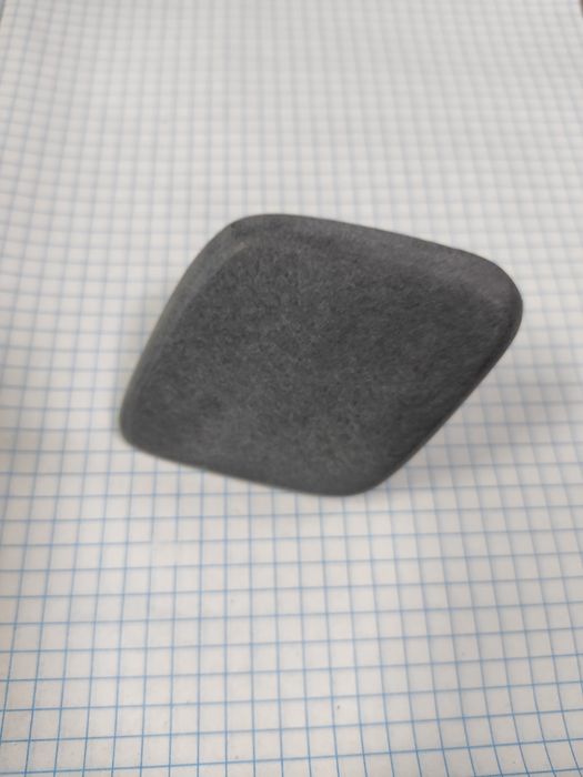 Заглушка накладка омывателя фар в бампер бора леаая сторона