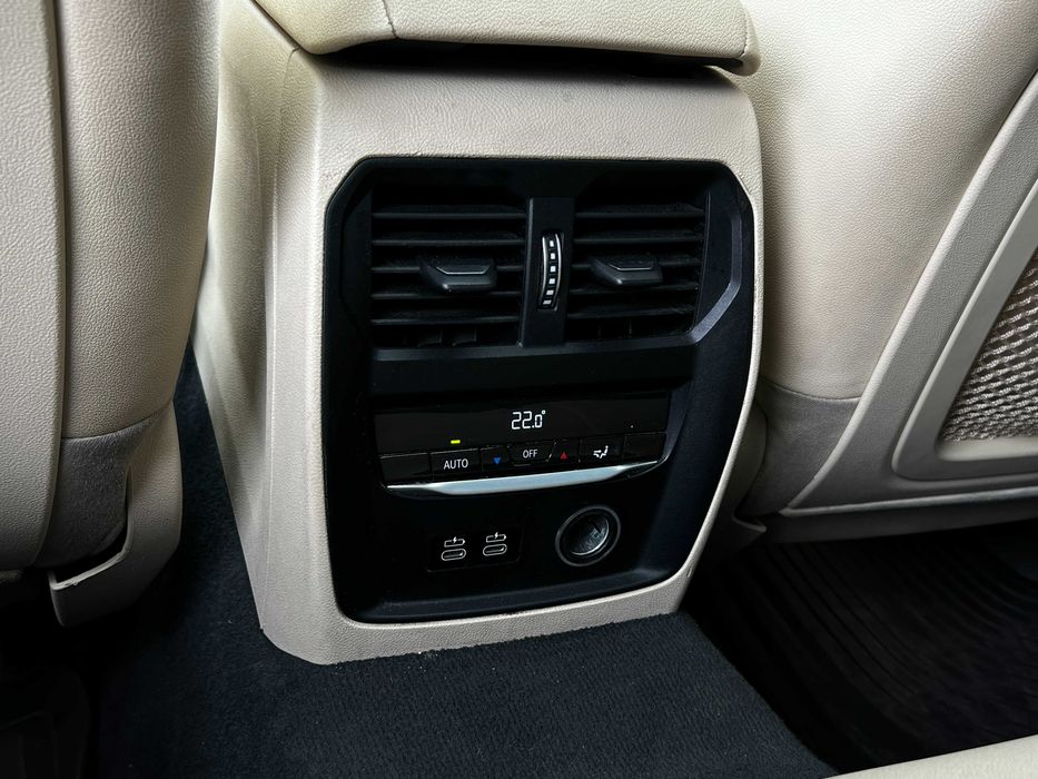 BMW 330 І 2019 року